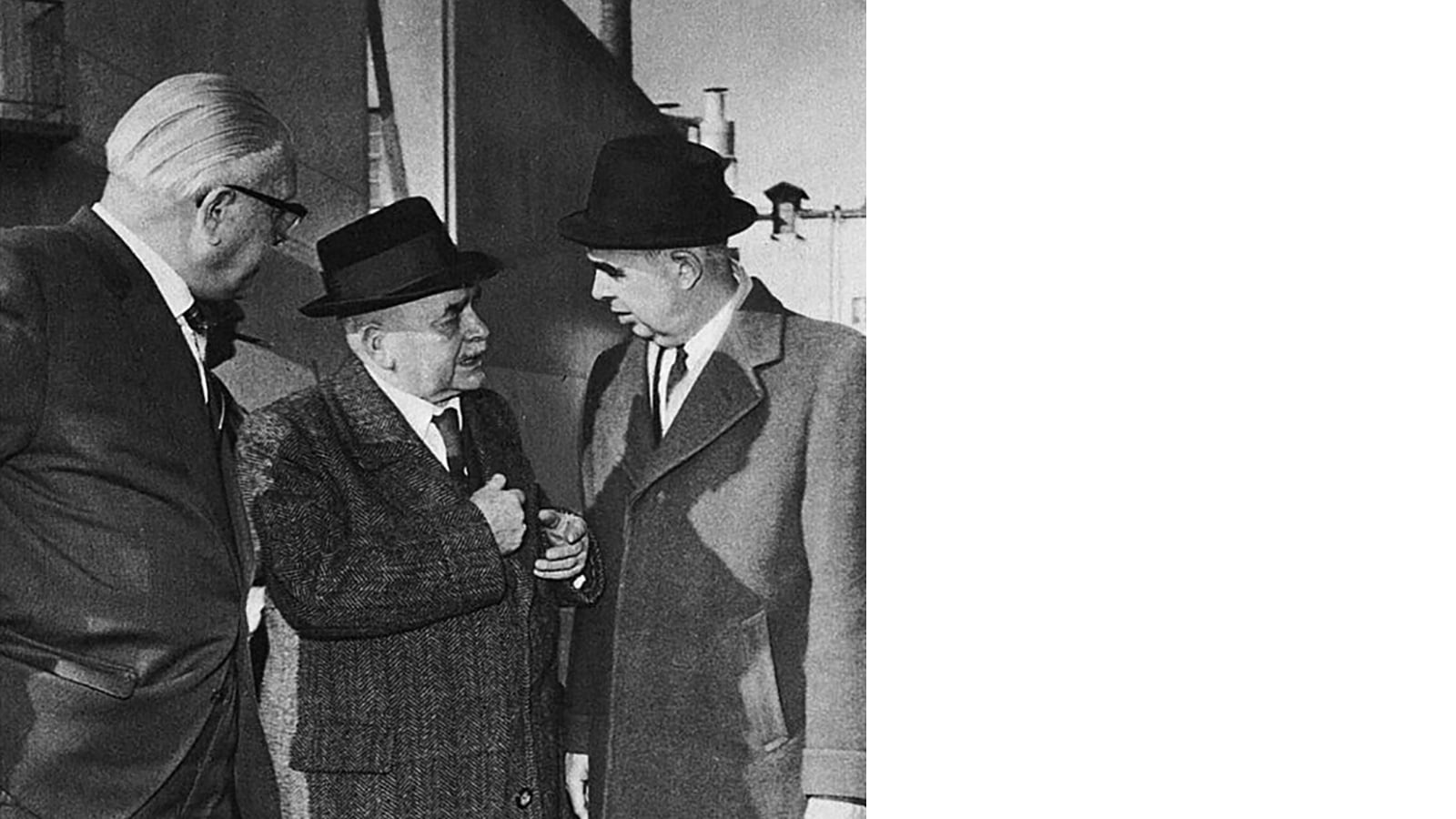 1961-Besuch_des_amerikanischen_Konsuks_bei_Kathrein_in_Rosenheim